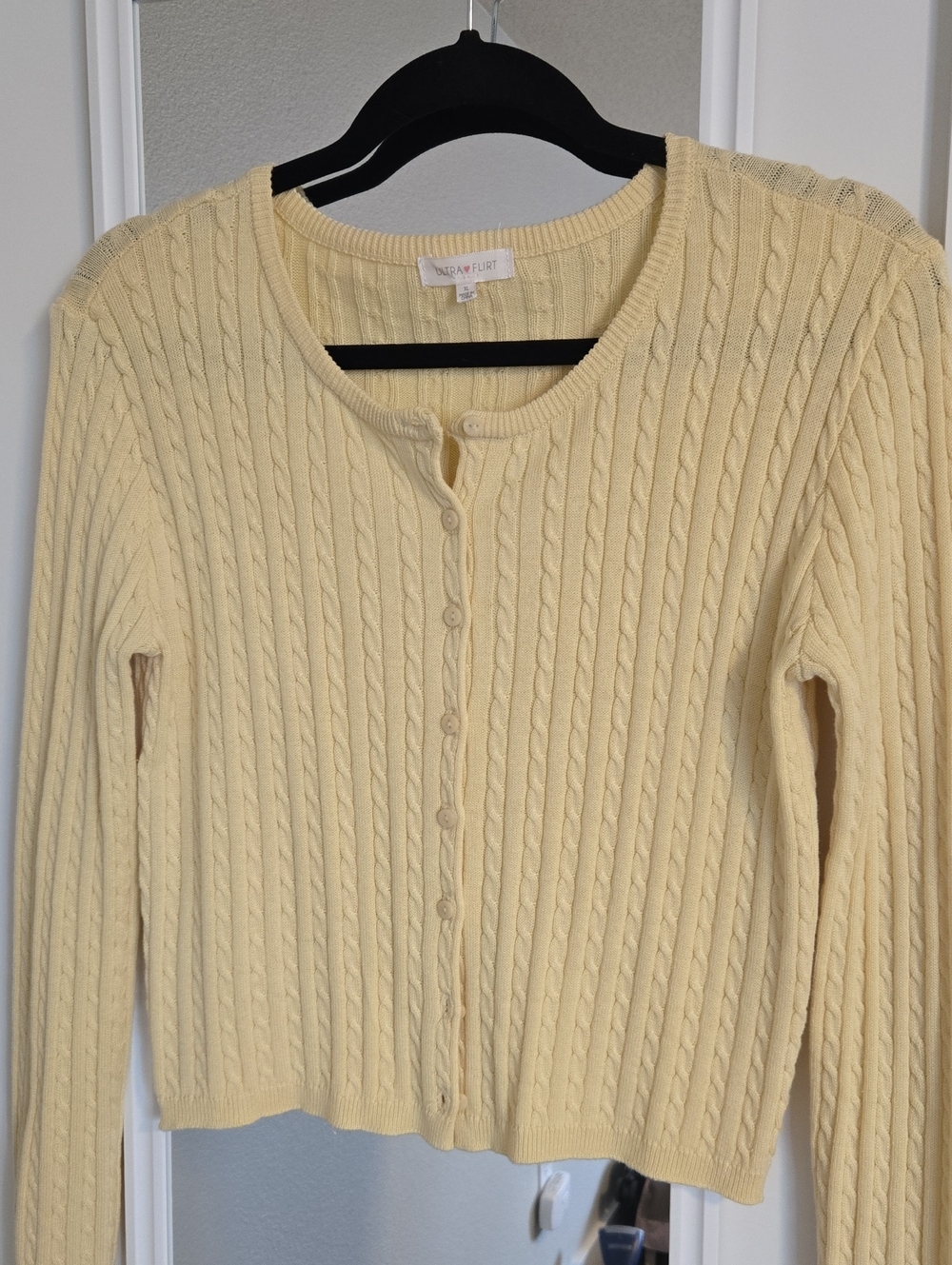 Ultra Flirt Baby-Cable-Knit Cropped Cardigan, Junior-sized: XL.